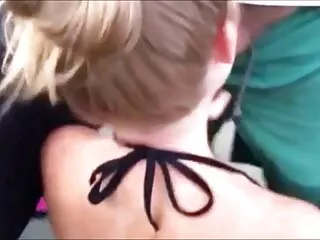 彼女はあなたに彼女のおっぱいを見せたい。 鈴木 一徹 動画